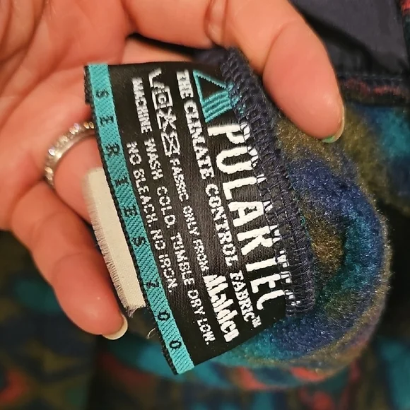 VINTAGE Fila Geometric Patterned Pullover - Picture 5 of 5